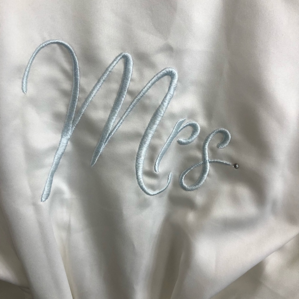 Mrs. White Satin Robe - Picture 5 of 7